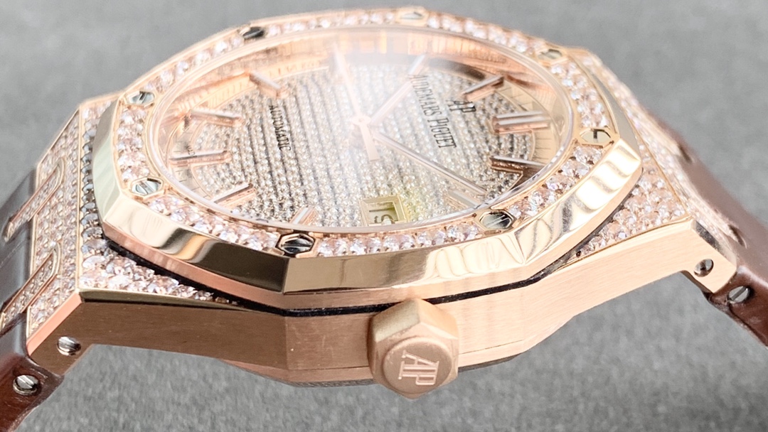 Audemars Piguet Royal Oak series 15402OR.ZZ.D003CR.01 Gypsophila watch.