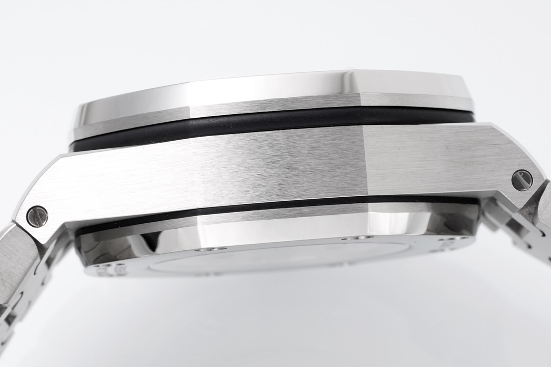 Audemars Piguet Royal Oak Offshore 262238 series 42mm watch,