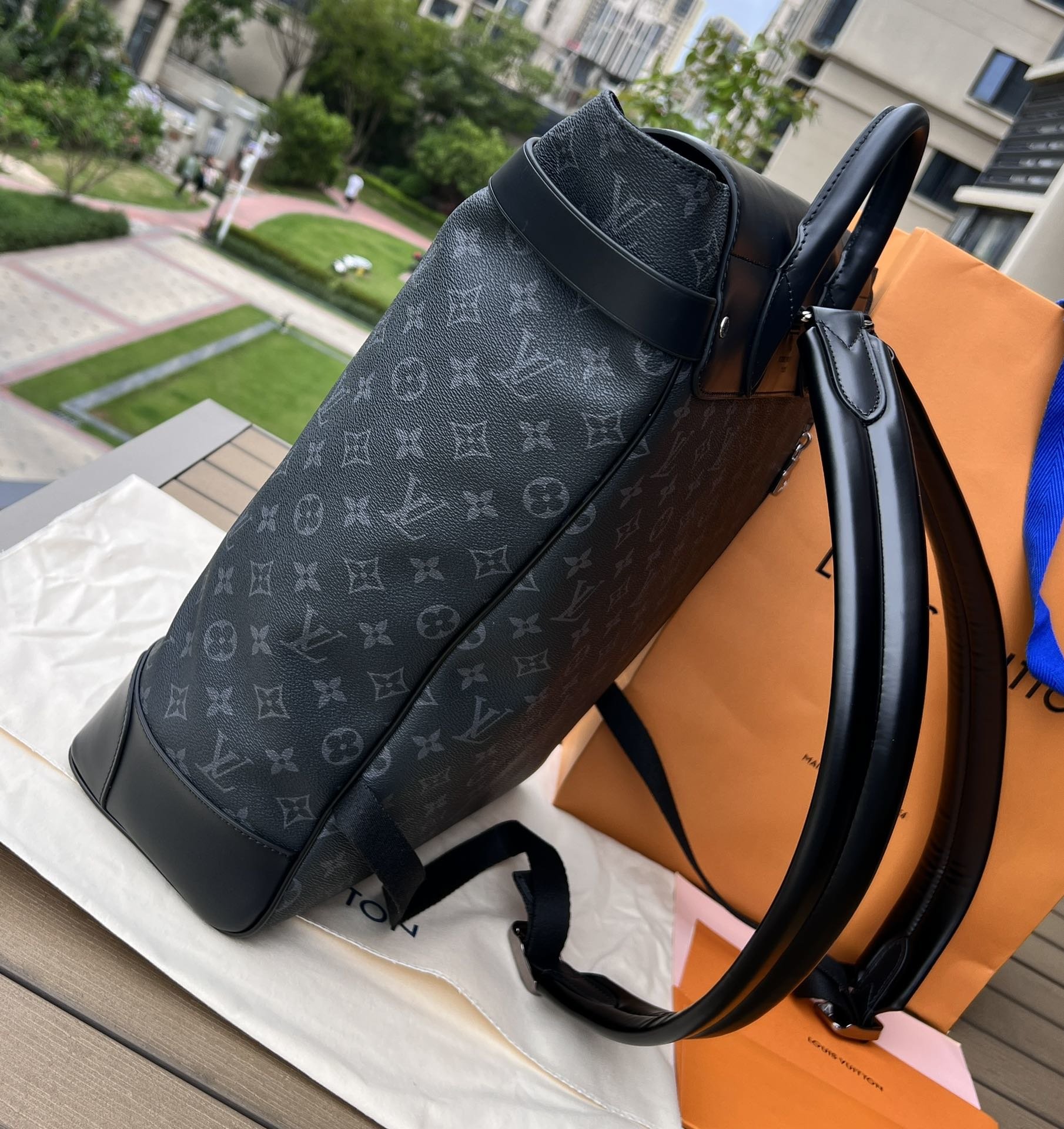 LV164229 travel bag