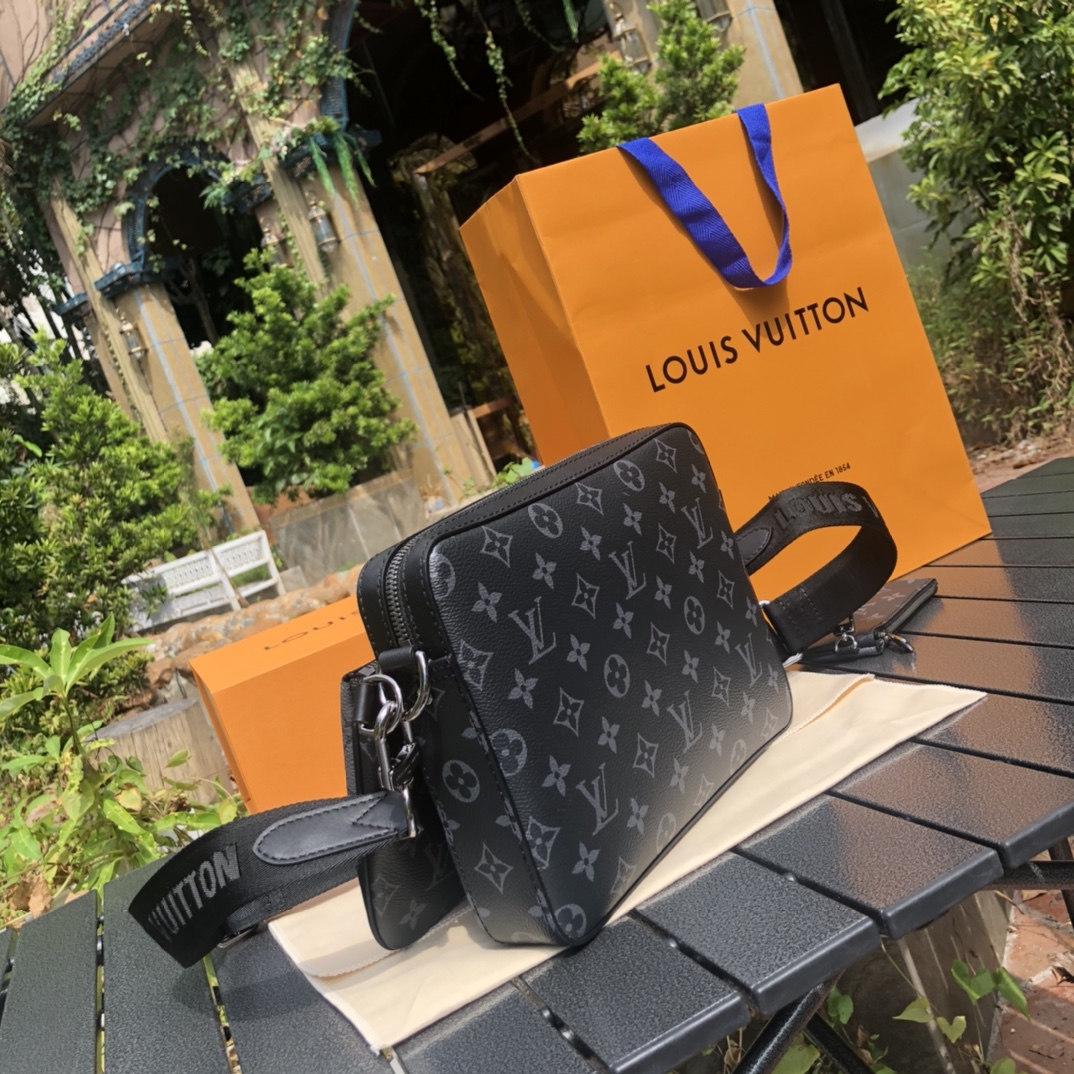 LV164365 men's bag