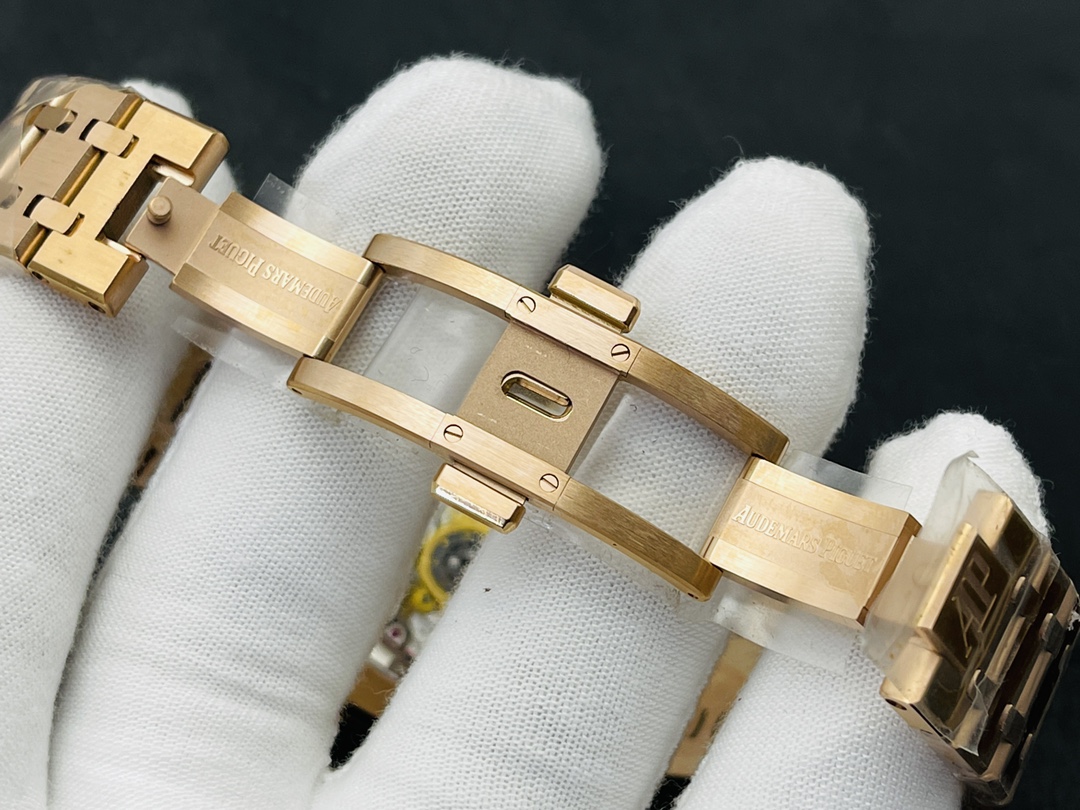 The Royal Oak 15500 is the pinnacle of steel watches