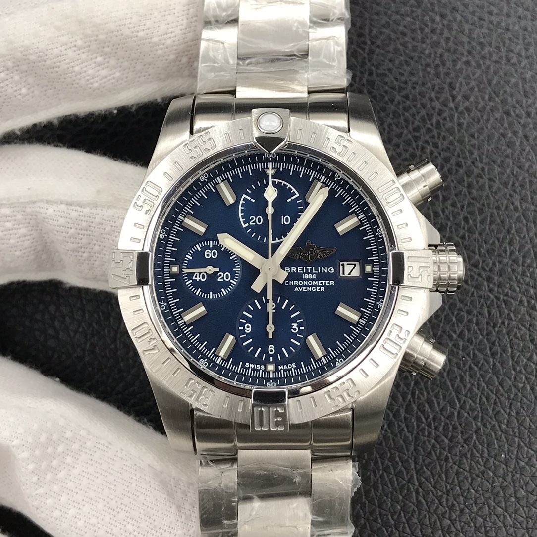 Breitling Avenger Chronograph 43