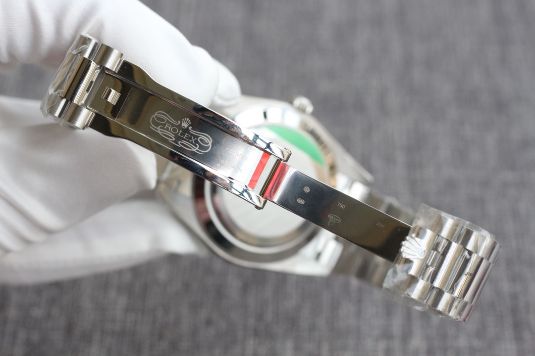 Rolex Datejust, 40mmx13mm in diameter, three beads with