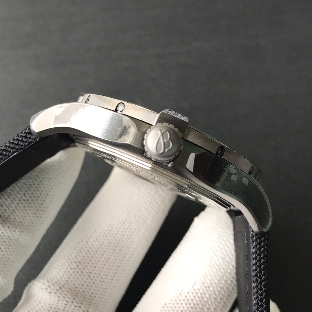 Breitling Avenger Blackbird🐧set with black diamonds original titanium case