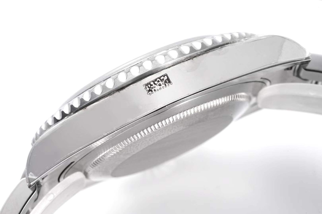 Rolex Greenwich-Master 116759 SAru-78209 Custom Edition with Diamonds on the Back