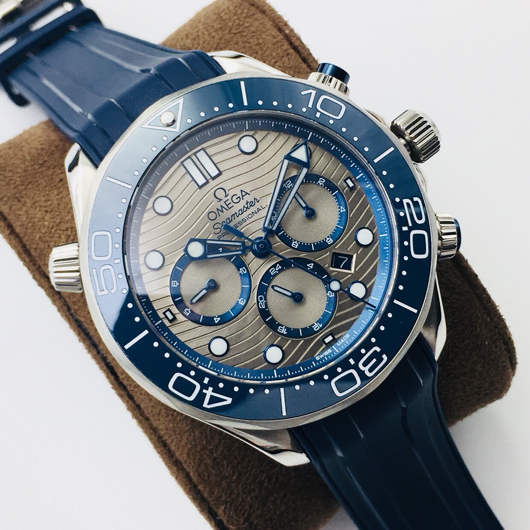 OMEGA's new Seamaster 300M series multi-functional men's watch! Details: