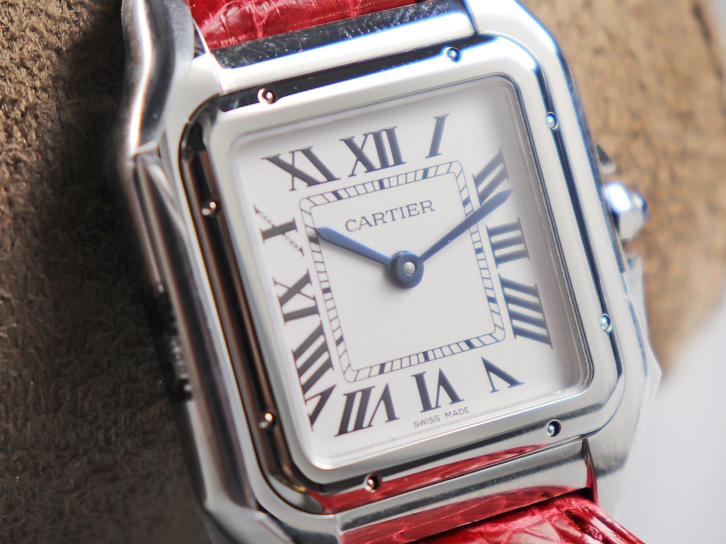 Cartier cheetah watch size: 27 x 37 mm, 22*30 mm,