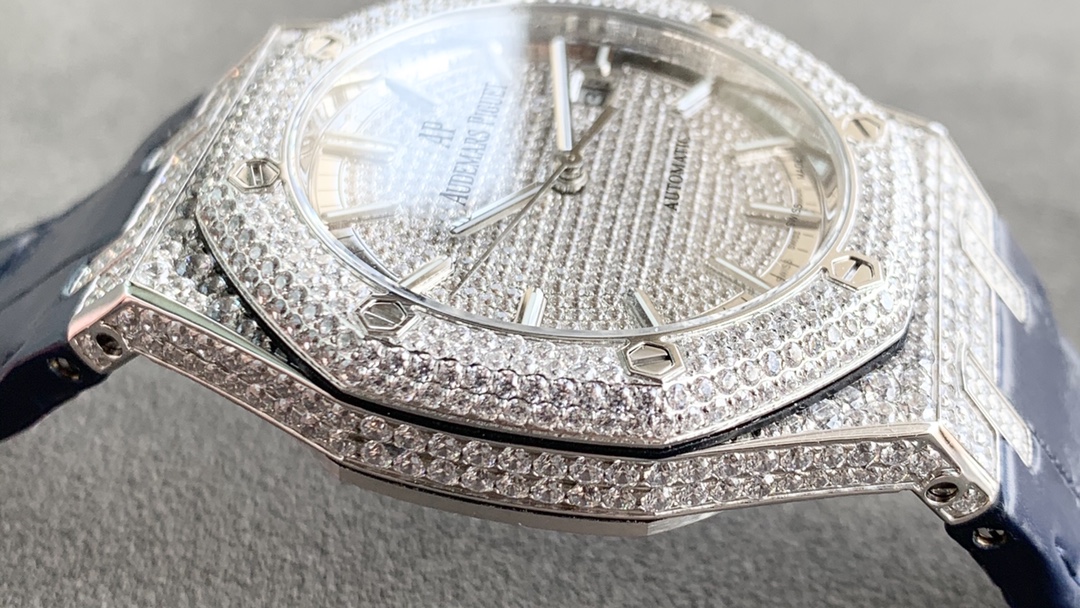 Audemars Piguet Royal Oak series 15402OR.ZZ.D003CR.01 Gypsophila watch