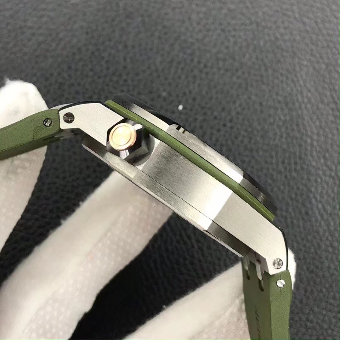 Audemars Piguet diving watch - new Audemars Piguet 15720! Watch size 42mmX14.2!