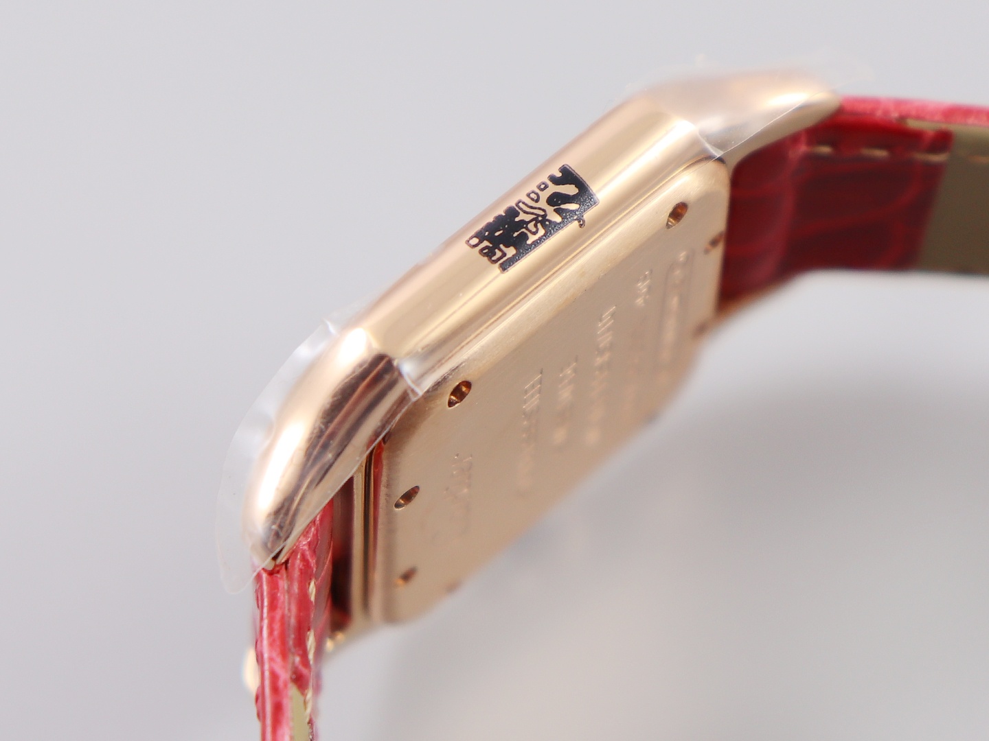 Cartier cheetah watch size: 27 x 37 mm, 22*30 mm,