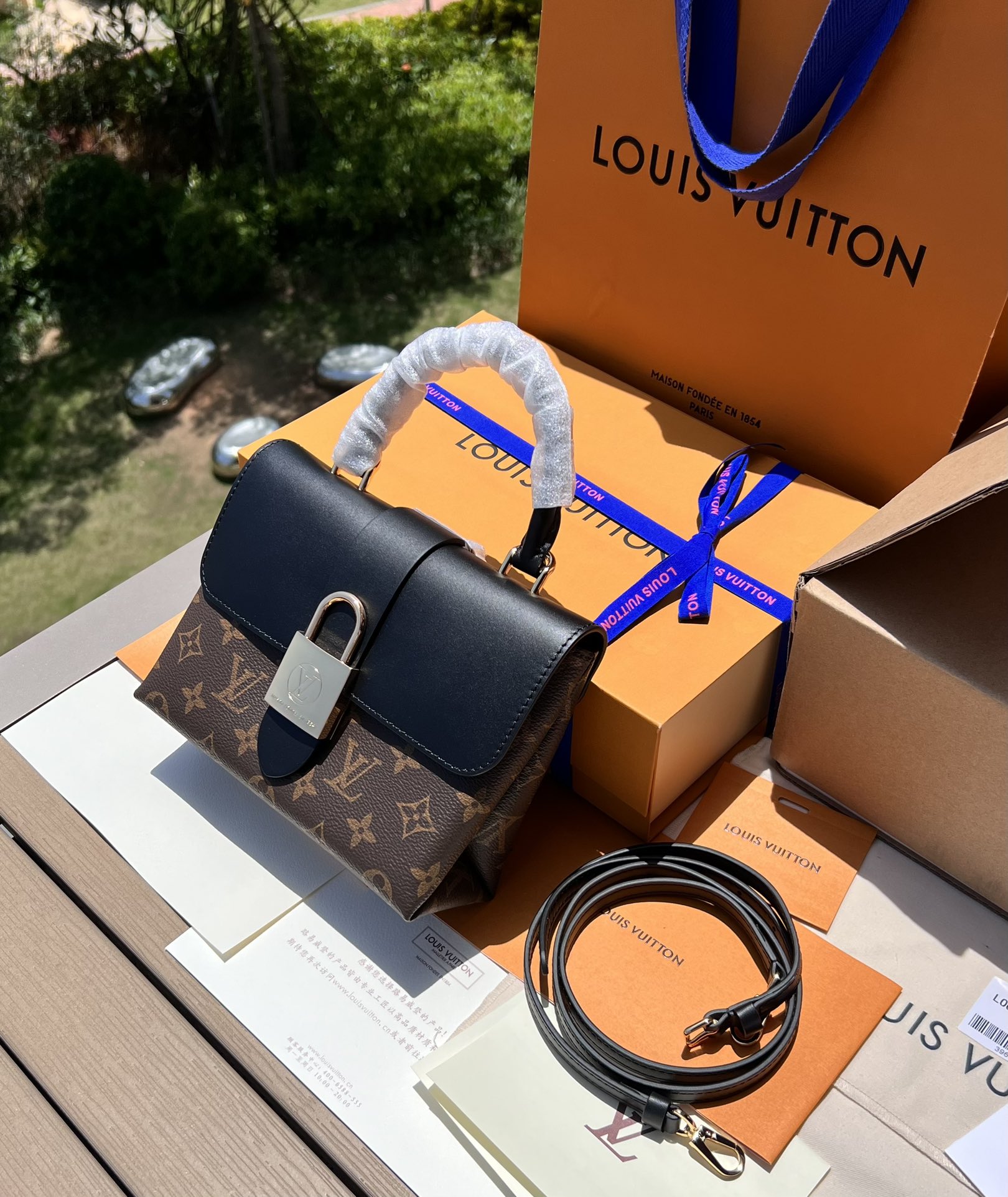 LV164848 bag