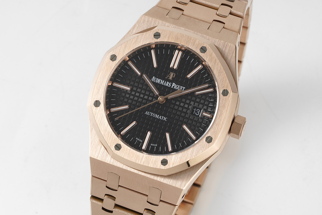 Audemars Piguet Royal Oak 15400V2 version