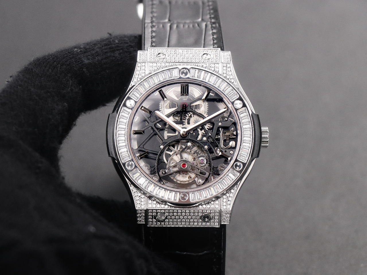 Exclusive debut of JB Hublot (Hengbao) CLASSIC FUSION series tourbillon!