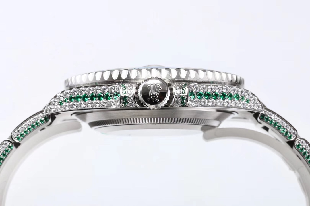 The new Rolex Submariner series full diamond customized version