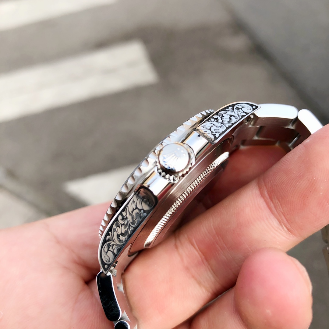 Combining Rolex’s classic water ghost with hand-carved gold craftsmanship