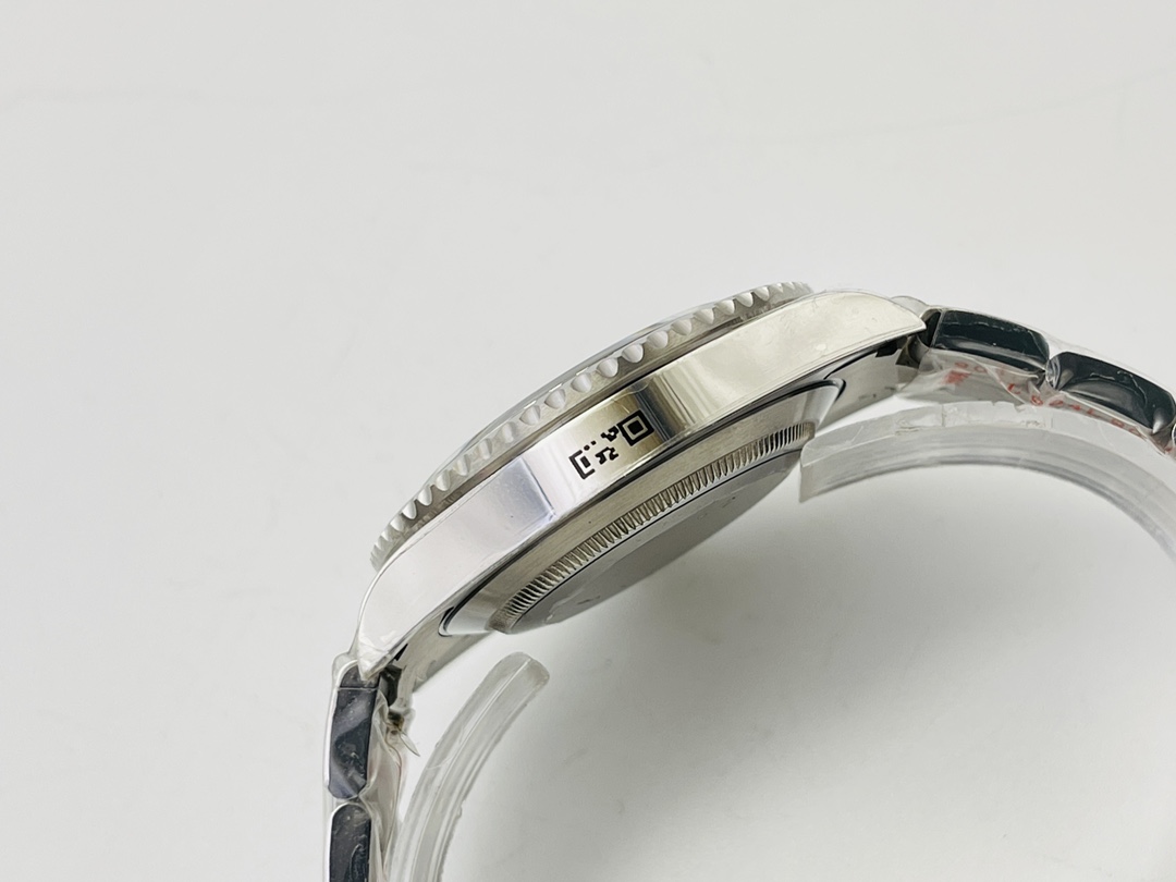 Rolex Greenwich II rear diamond custom version 116759 sa-78209 diamond pavé!