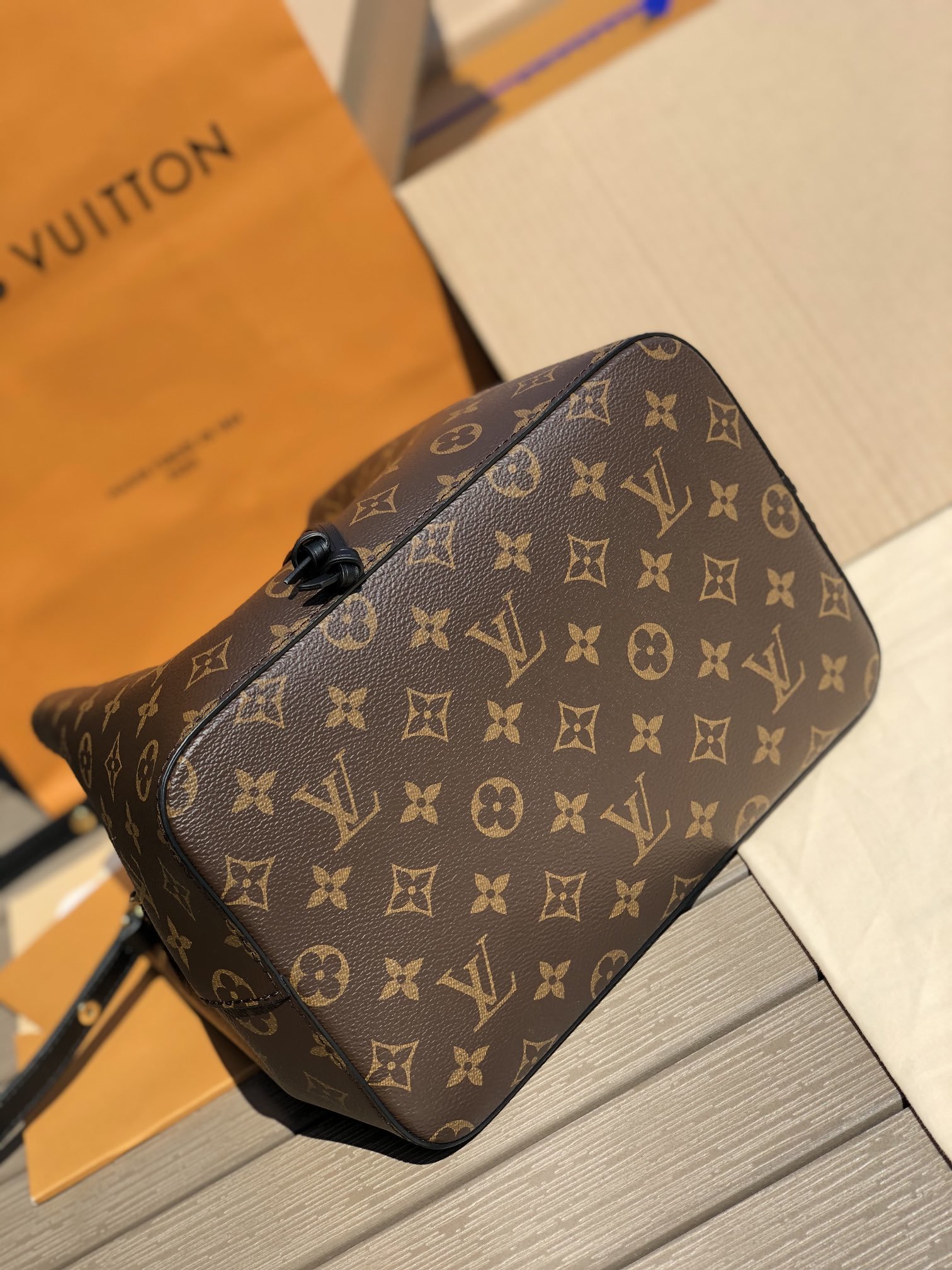LV 163882 bag