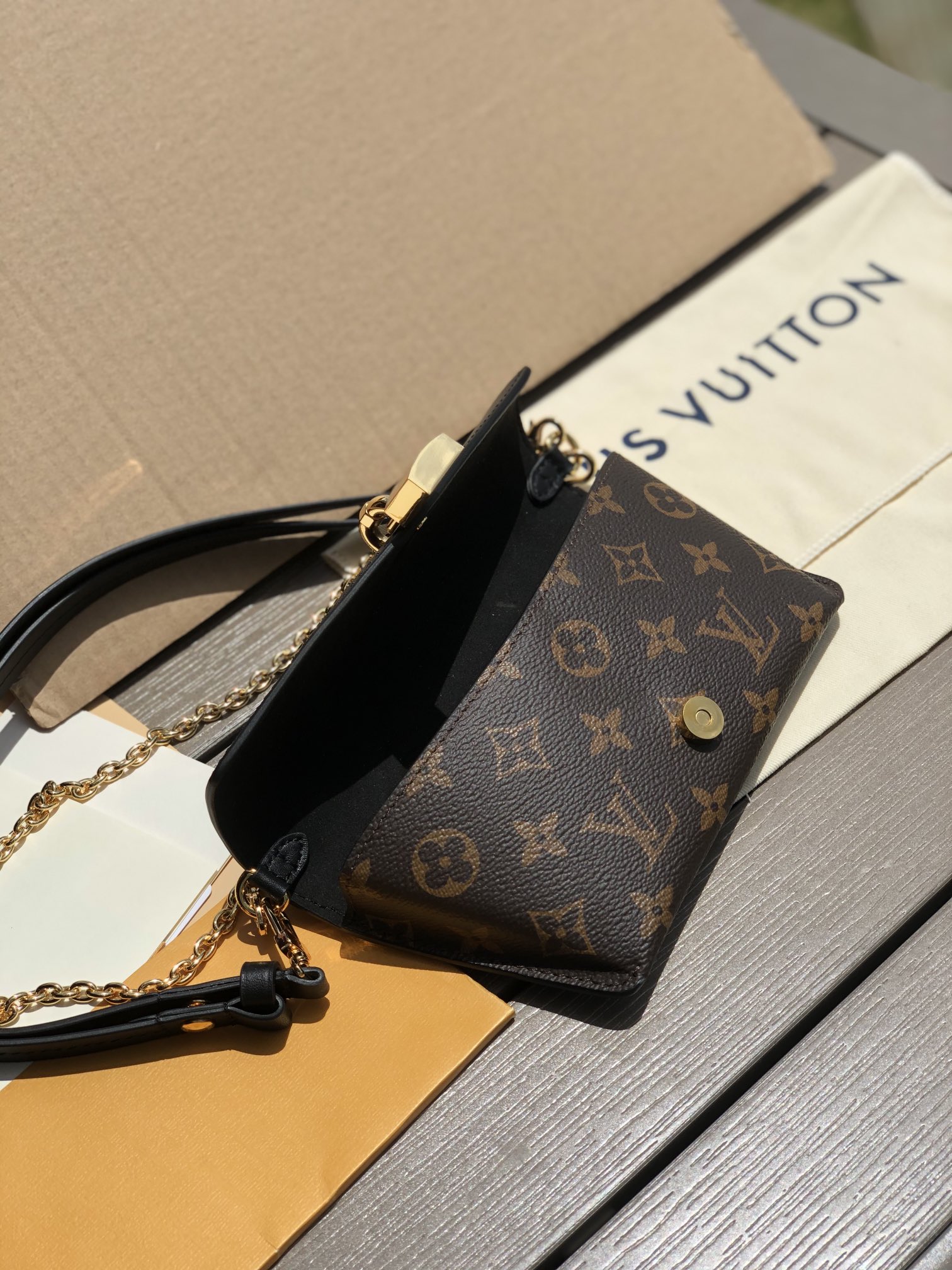 LV164593 bag