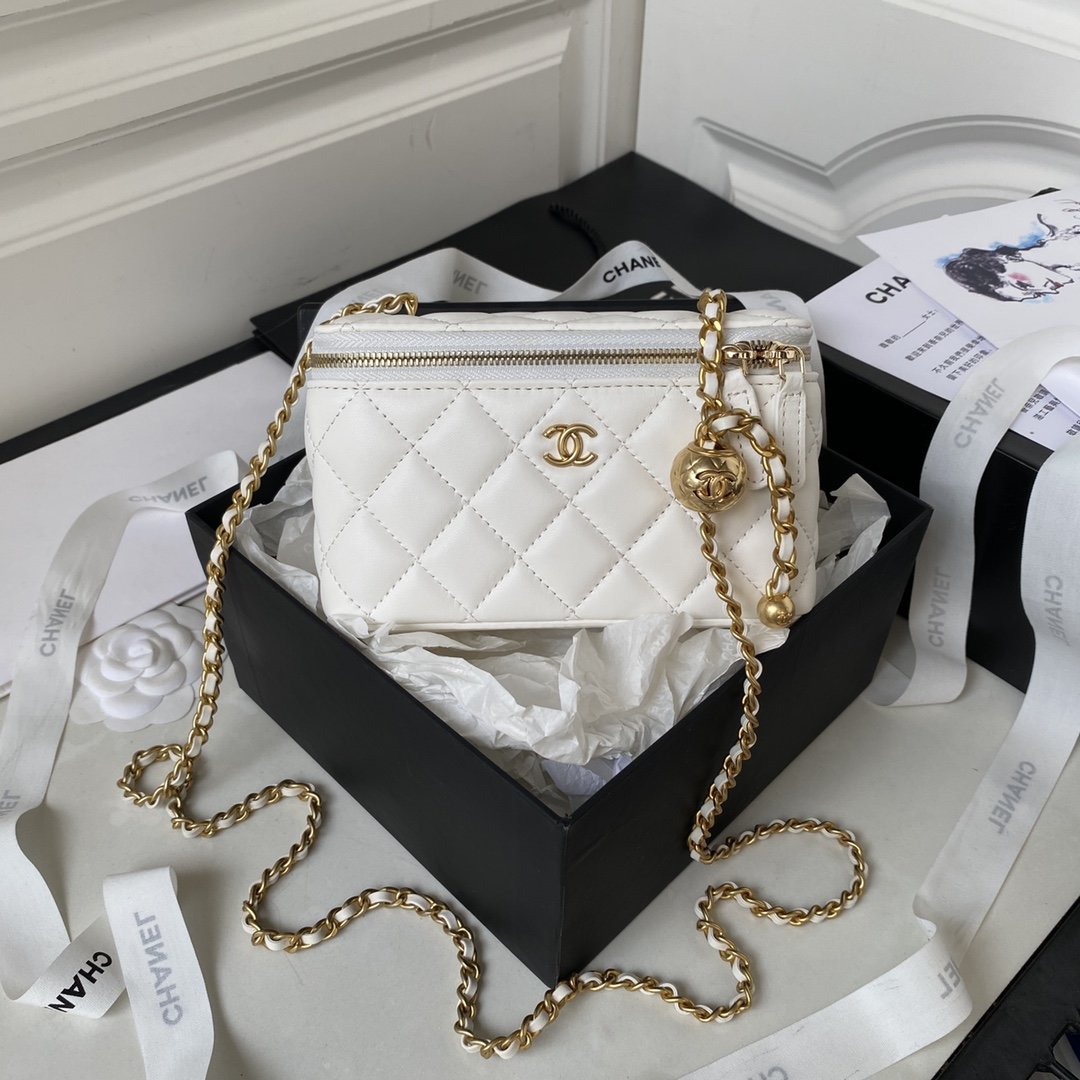 Chanel AP2303 bag