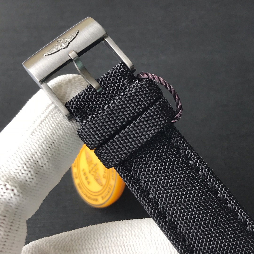 Breitling Avenger Blackbird🐧set with black diamonds original titanium case