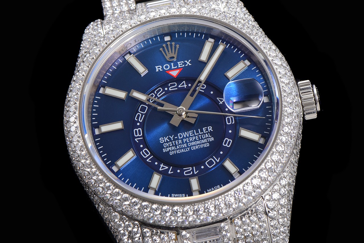 The Rolex Sky-Dweller. Sky-Dweller customized version shines655981