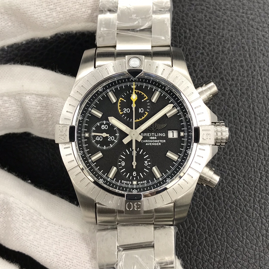Breitling Avenger Chronograph 43