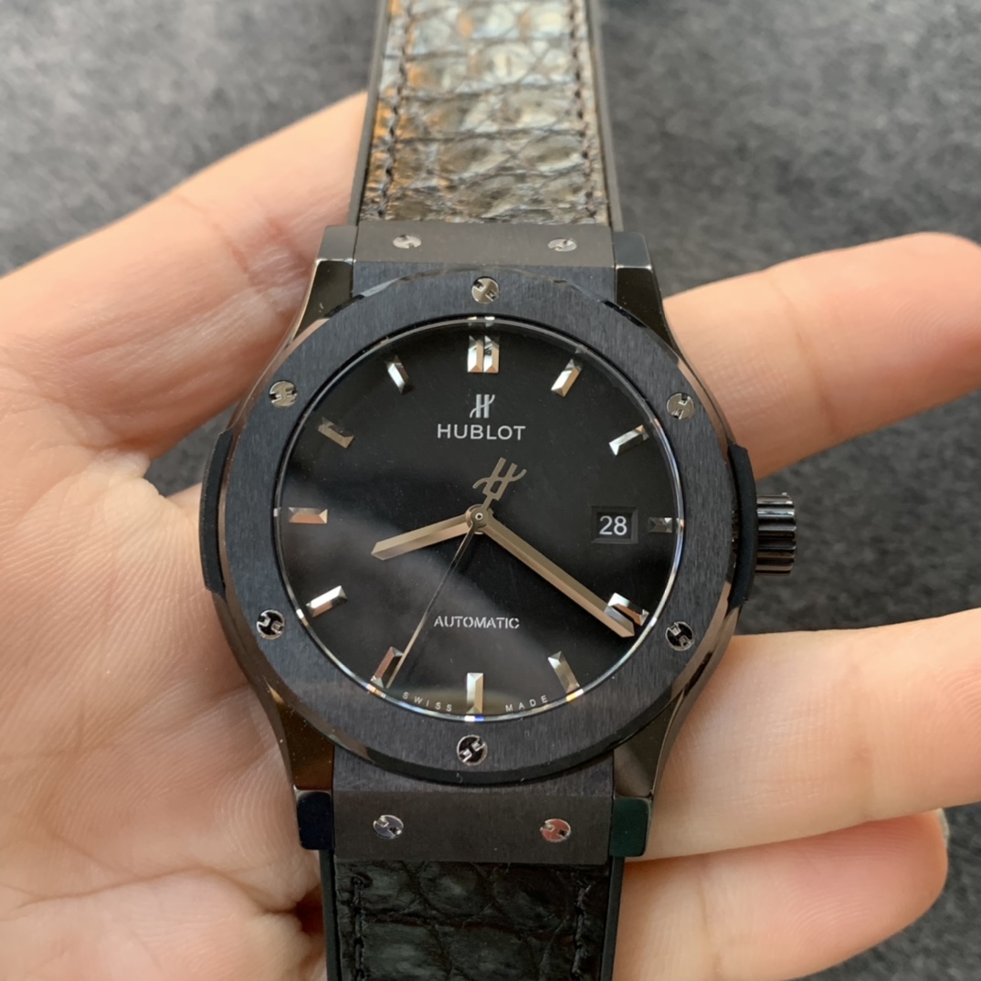 Hublot [ceramic case] 542.CM.1171.RX