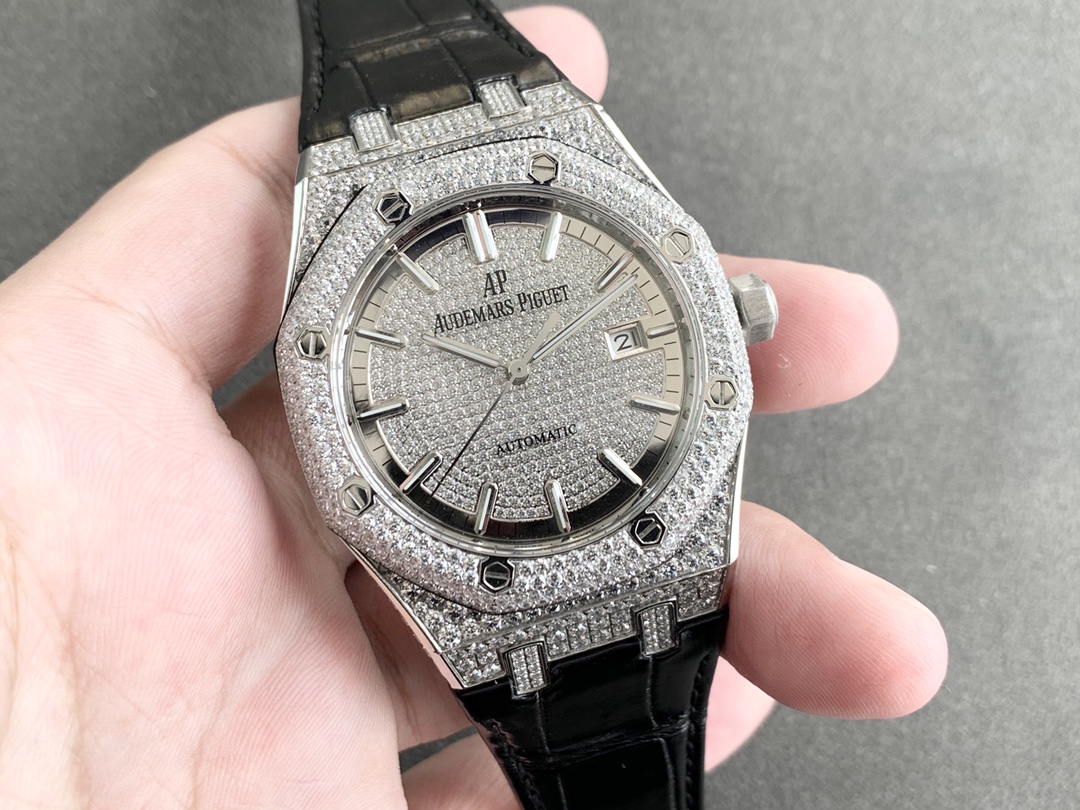 Audemars Piguet Royal Oak series 15402OR.ZZ.D003CR.01 Gypsophila watch