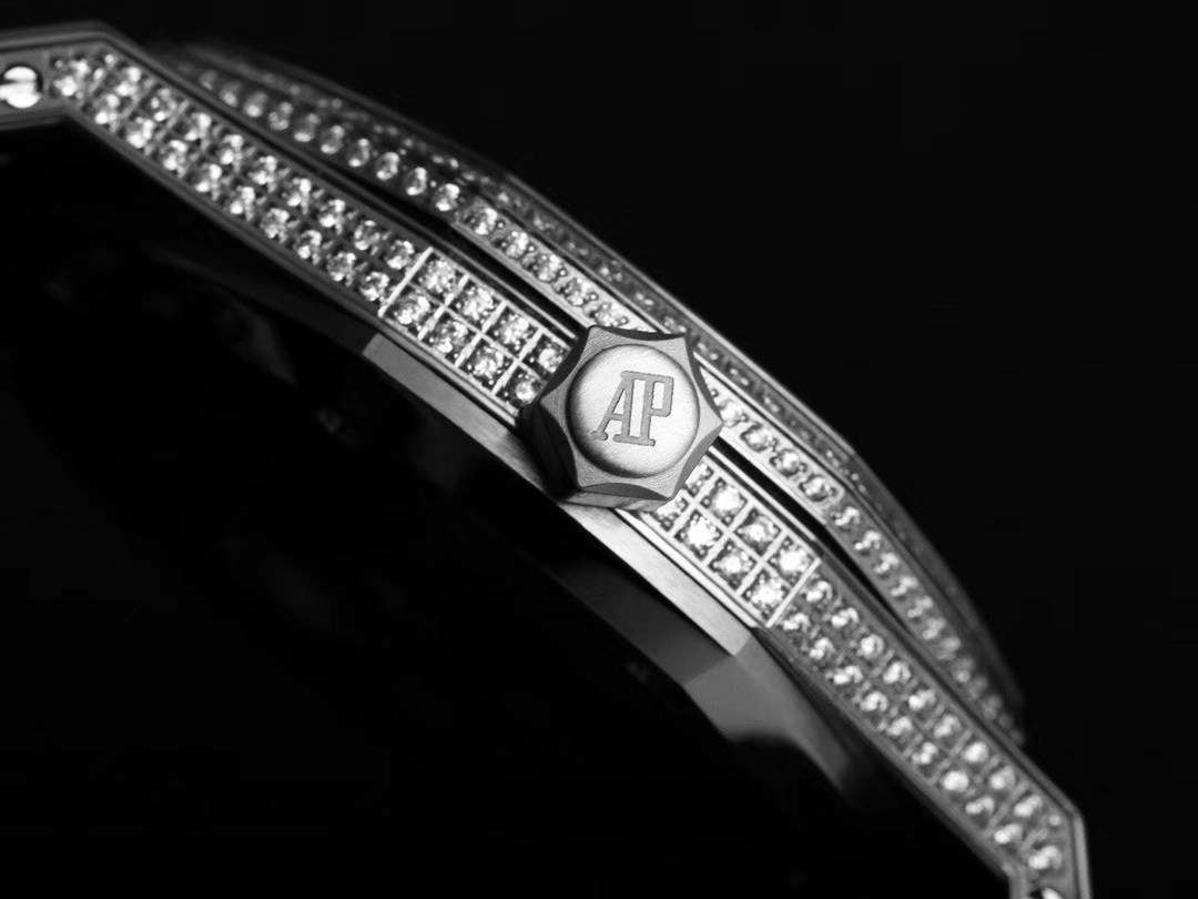 Royal Oak series 15452 couple's new model filled with star diamonds