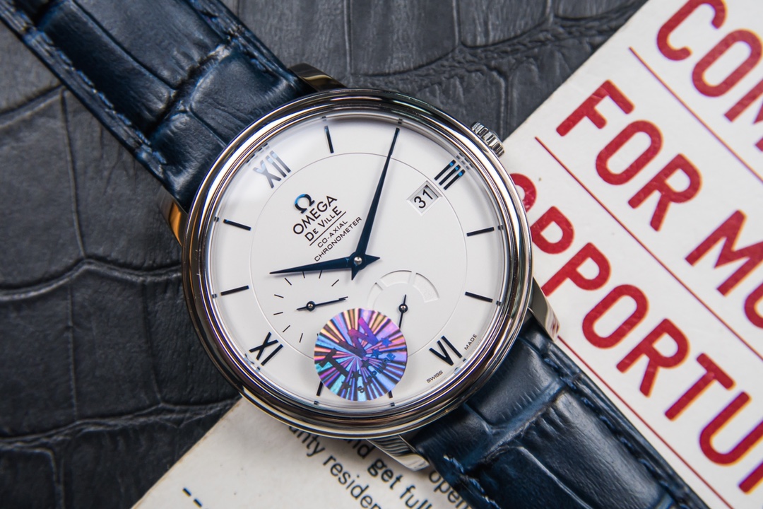 Omega Kinetic Die Fei is equipped with 2824