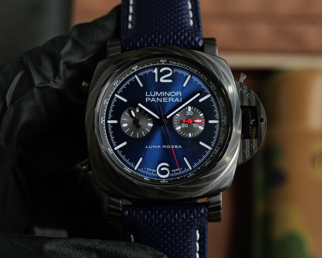 Panerai SUBMERSIBLE BMG-TECH™ ─ 47 mm submarine series metal glass watch