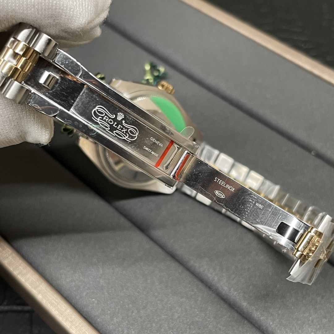 Rolex Women's Datejust 31MM Datejust Watch!