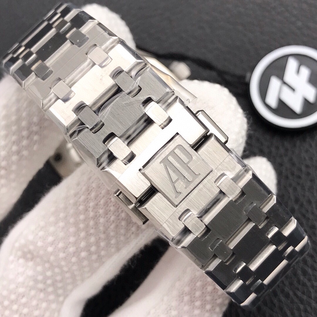 Audemars Piguet Royal Oak 15500V2 version