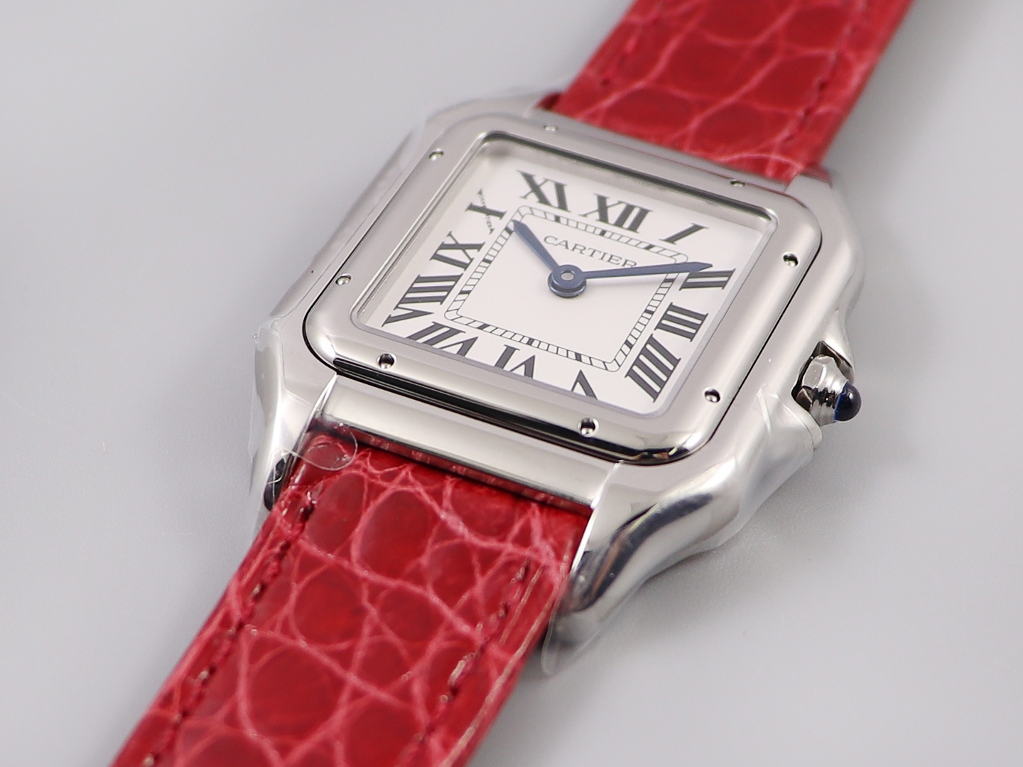 Cartier cheetah watch size: 27 x 37 mm, 22*30 mm,