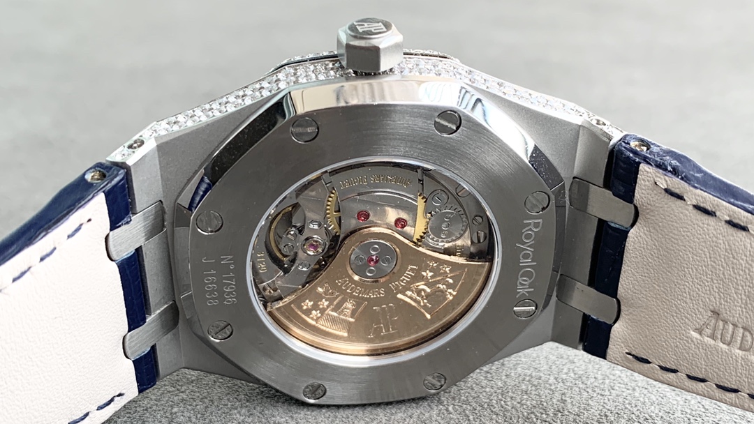 Audemars Piguet Royal Oak series 15402OR.ZZ.D003CR.01 Gypsophila watch