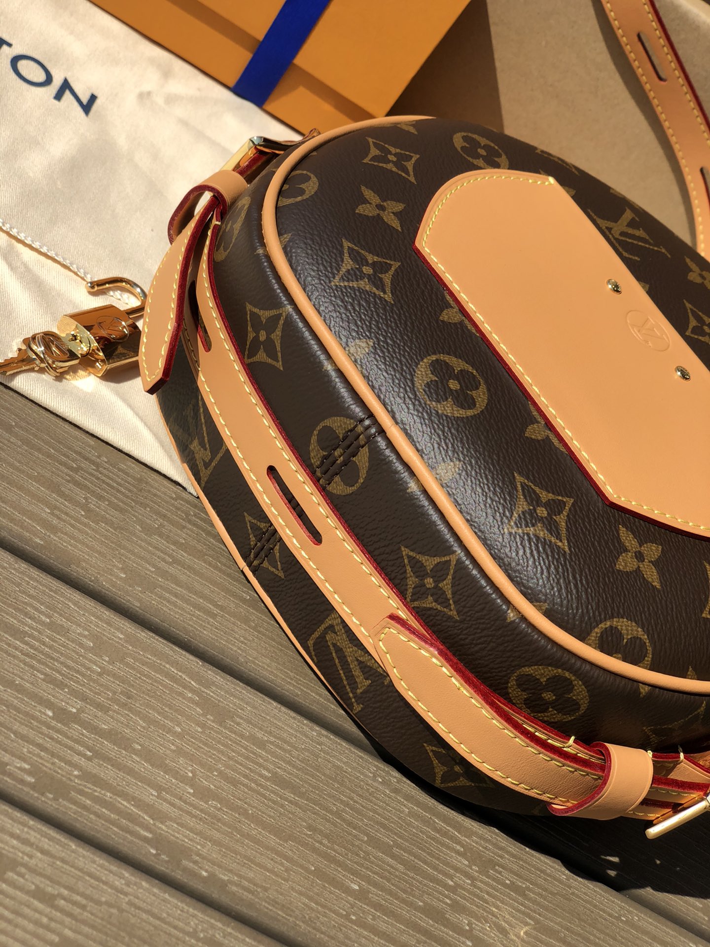 LV164714 bag