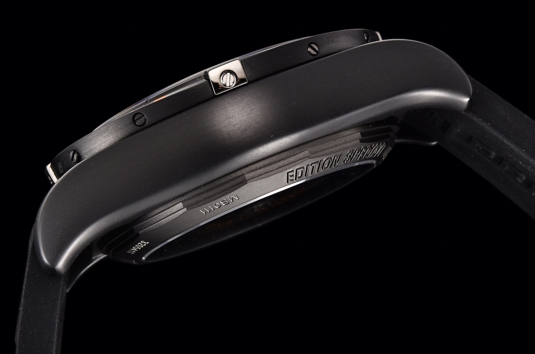 Breitling Ultimate Chronograph (Chronomat 44 Raven)