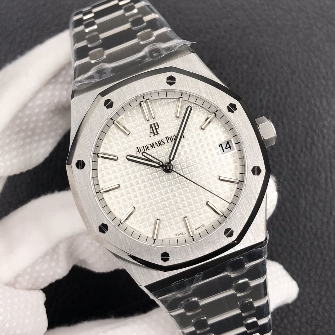 Audemars Piguet Royal Oak 15500V2 version