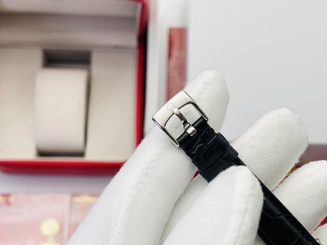 Omega Omega Diefei ladies watch! Challenging perfection, the dial size is 27.4mm