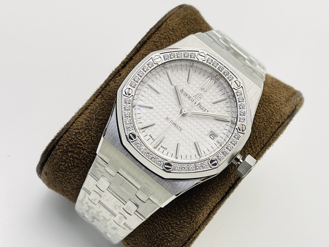 Audemars Piguet A Anniversary Women's Audemars Piguet Royal Oak 37MM Watch!