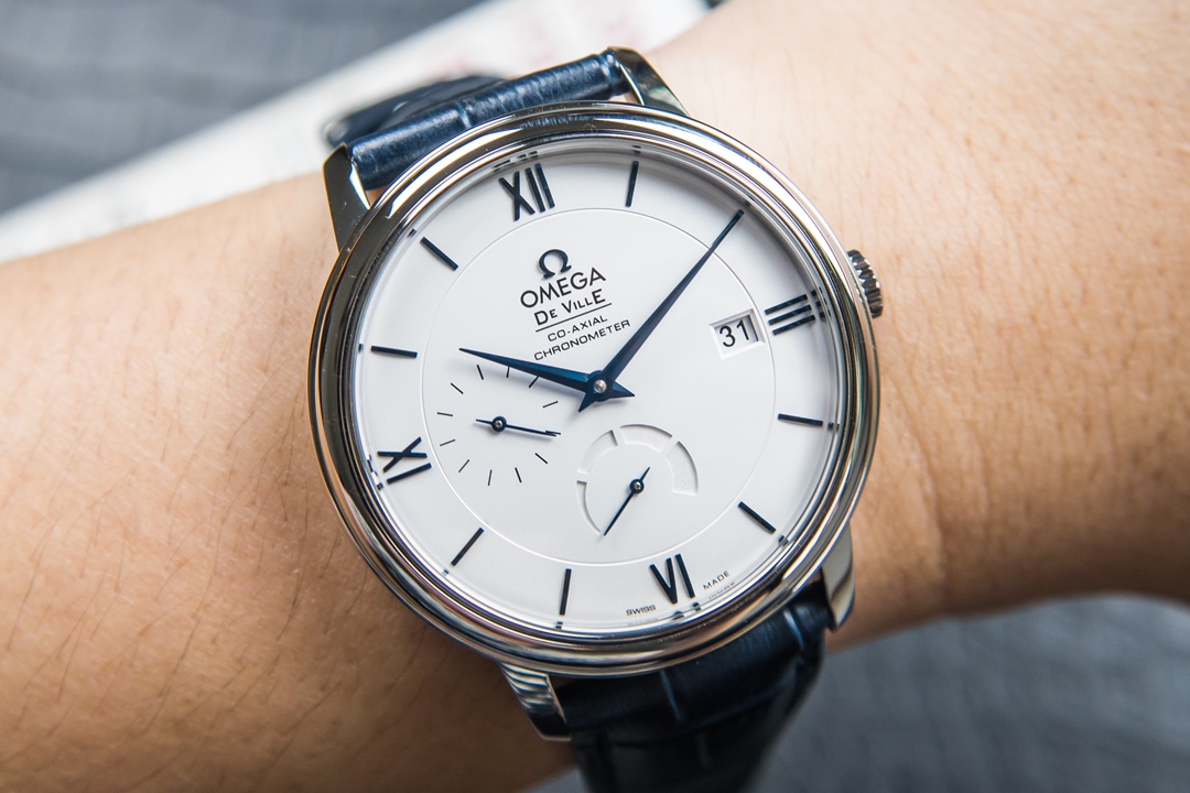 Omega Kinetic Die Fei is equipped with 2824