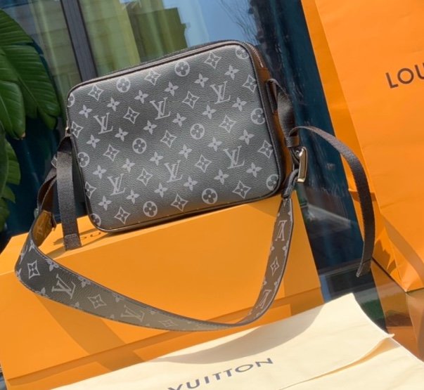 LV164351 men's bag