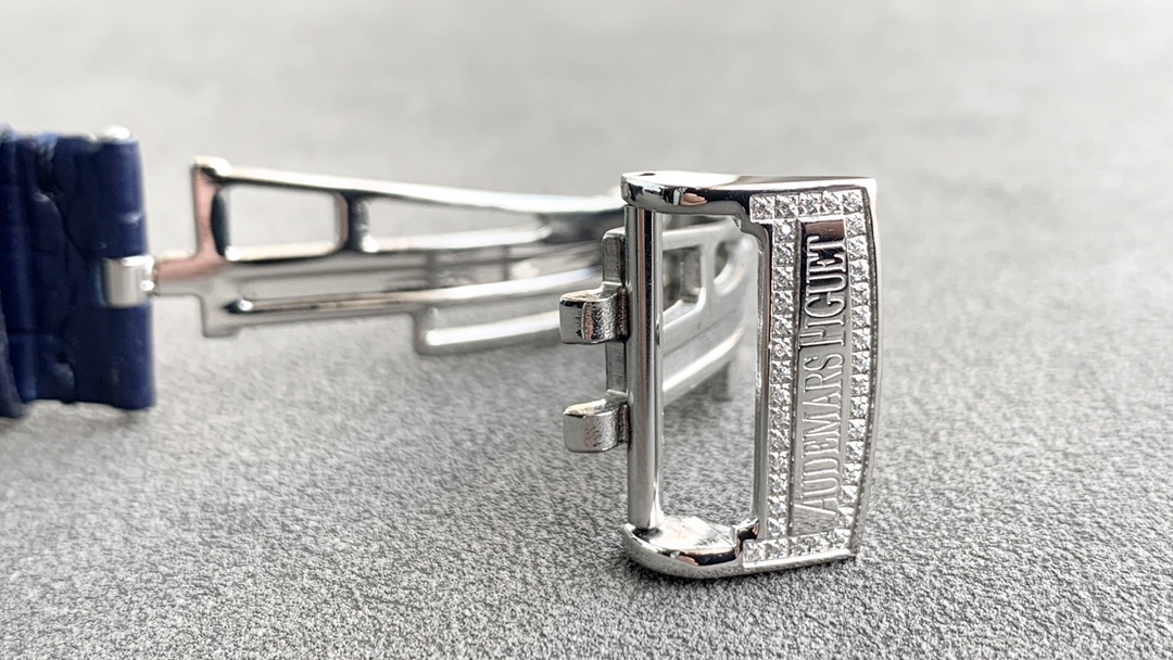 Audemars Piguet Royal Oak series 15402OR.ZZ.D003CR.01 Gypsophila watch