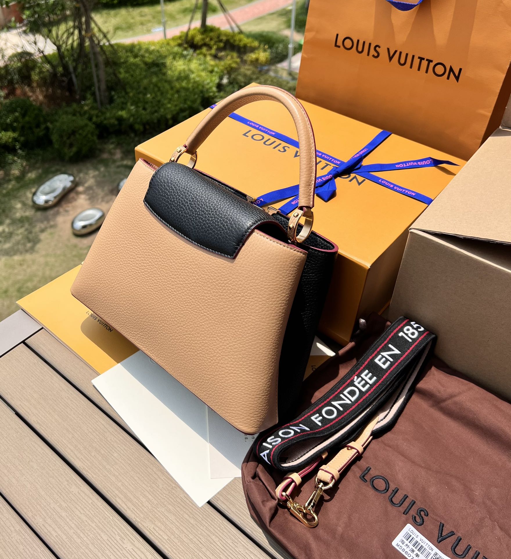 LV164832 bag