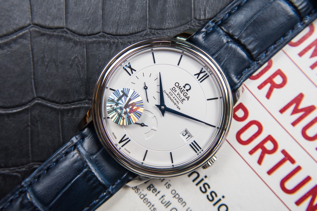 Omega Kinetic Die Fei is equipped with 2824