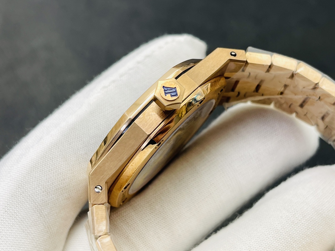 The Royal Oak 15500 is the pinnacle of steel watches