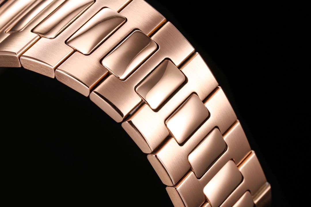 Patek Philippe Nautilus 5712/1A-001 multi-function watch c