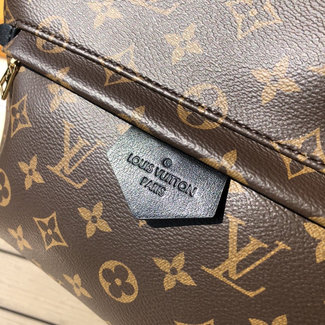 LV164219 travel bag