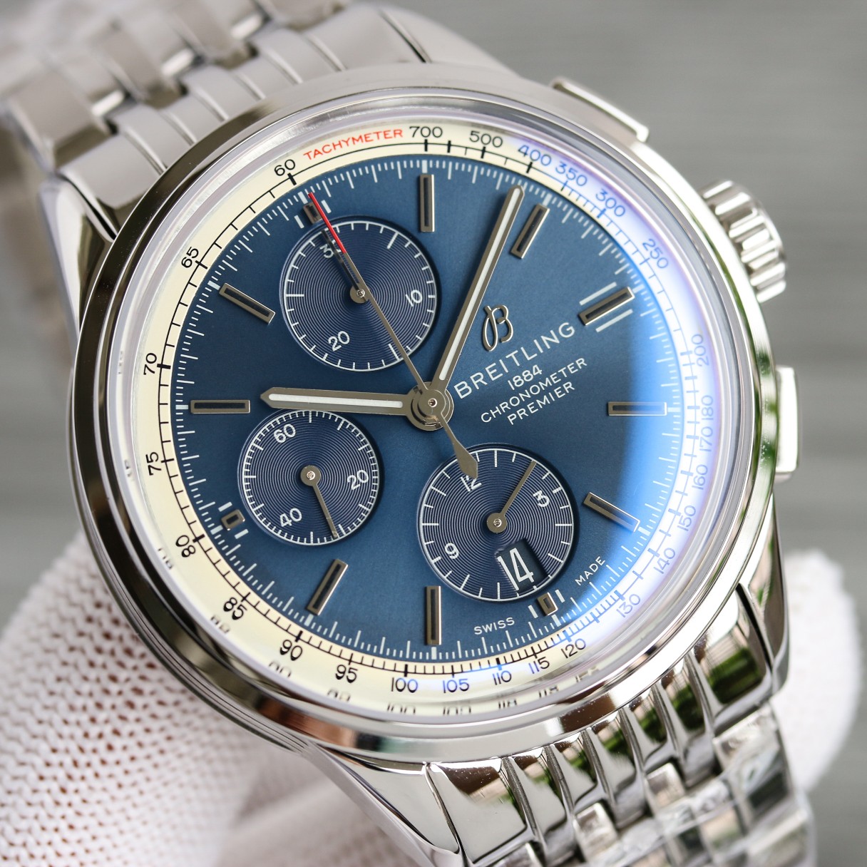 Breitling B01 Chronograph 42 Premier series is of great