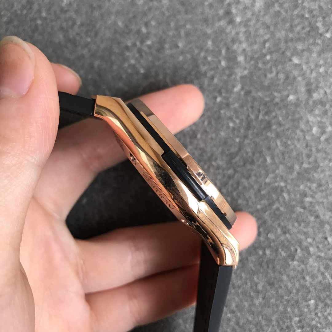 Hublot (CLASSIC FUSION) series tourbillon alone creates the thinnest tourbillon 19886 watch